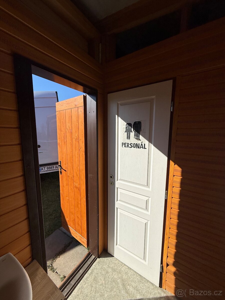 Stánek u cyklostezky. - 10