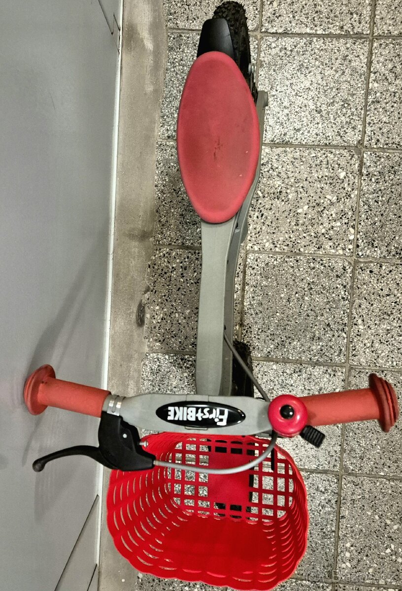 FirstBIKE - odrážedlo CROSS silver, brzda, košík, zvonek
- 10