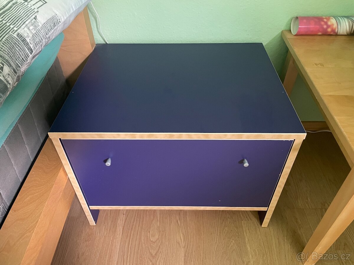 Knihovna plus stolek - 10