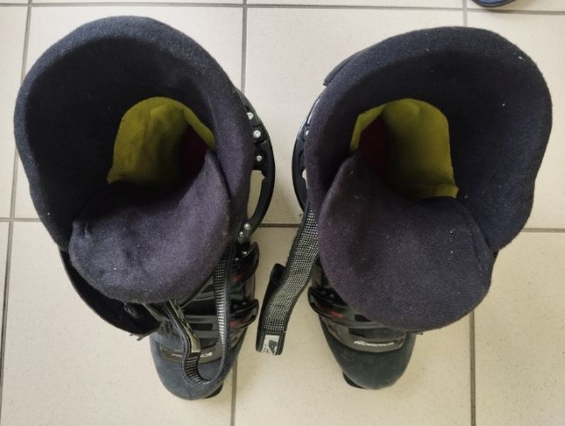 Běžky Rossignol (červené), hůlky a sjezdové boty nadměrná ve - 10