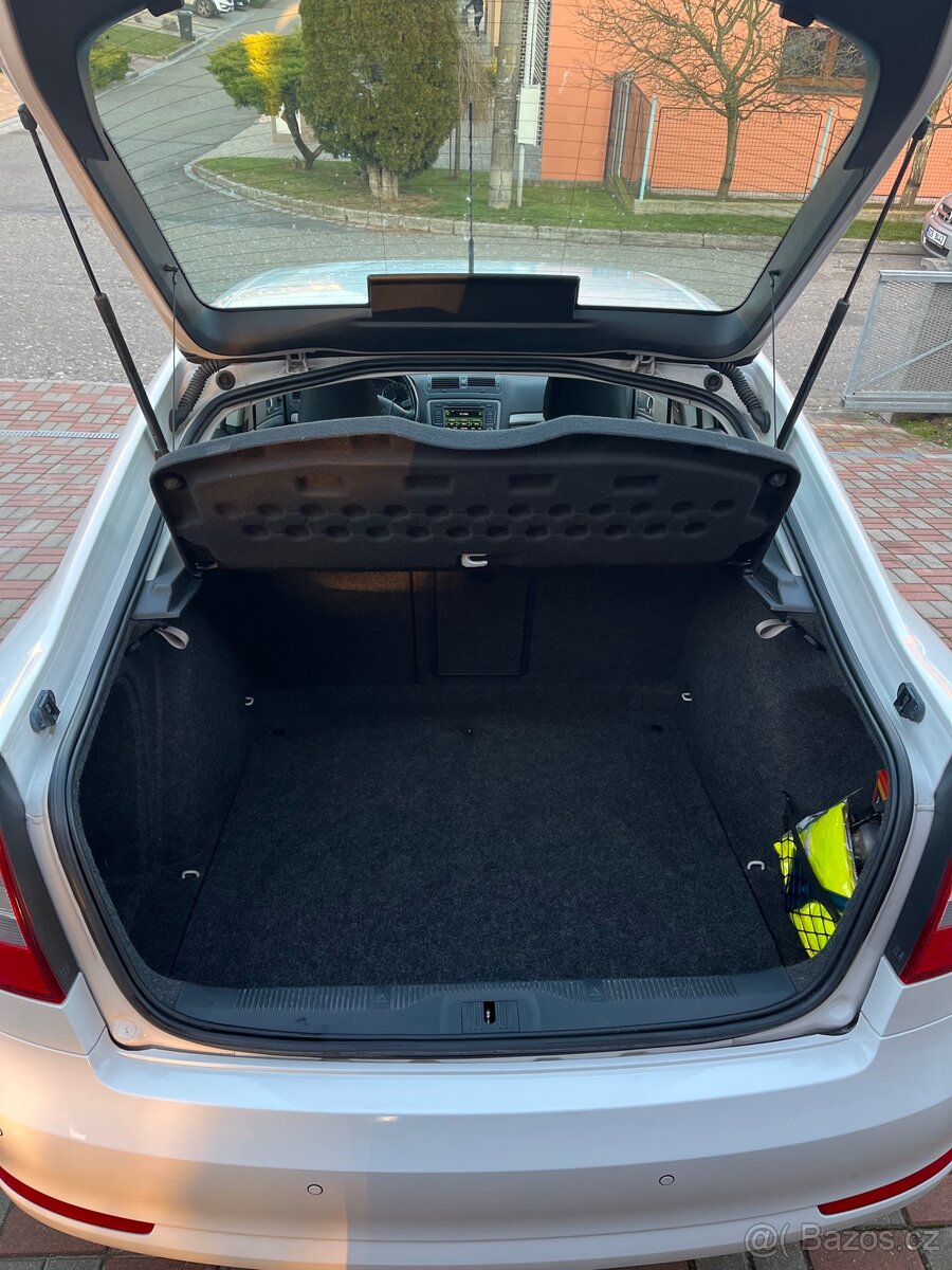 Škoda Octavia 2.0 TDi- Elegance - 10