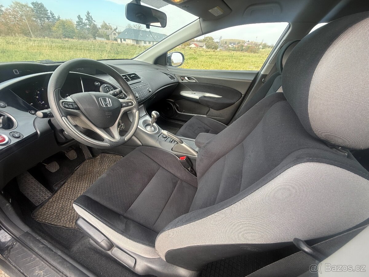 Honda Civic 1,8 VTEC 1.majitel najeto 107000 km - 10