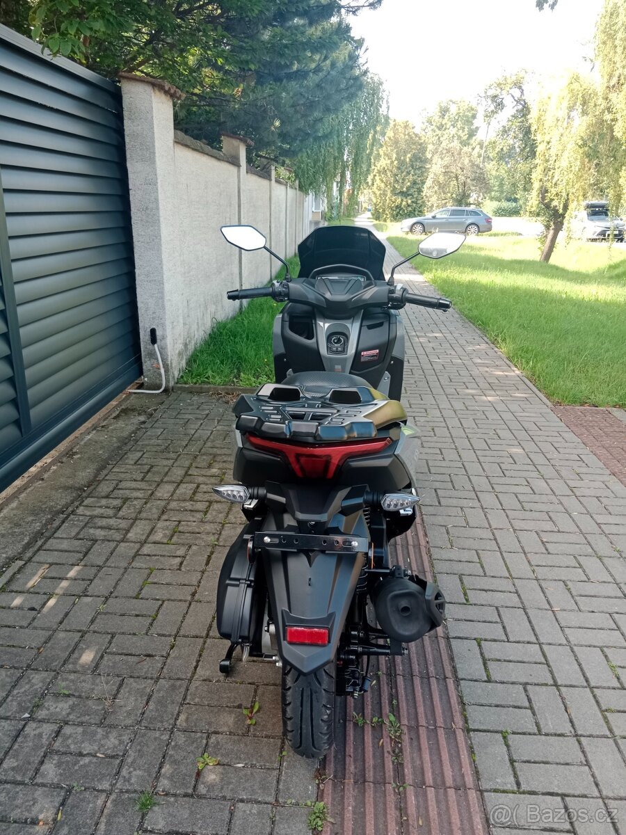 Skútr Yuki YMax 125 - 10