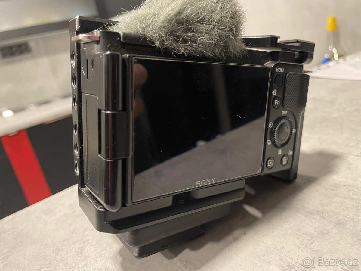 Sony ZV E10 - 10