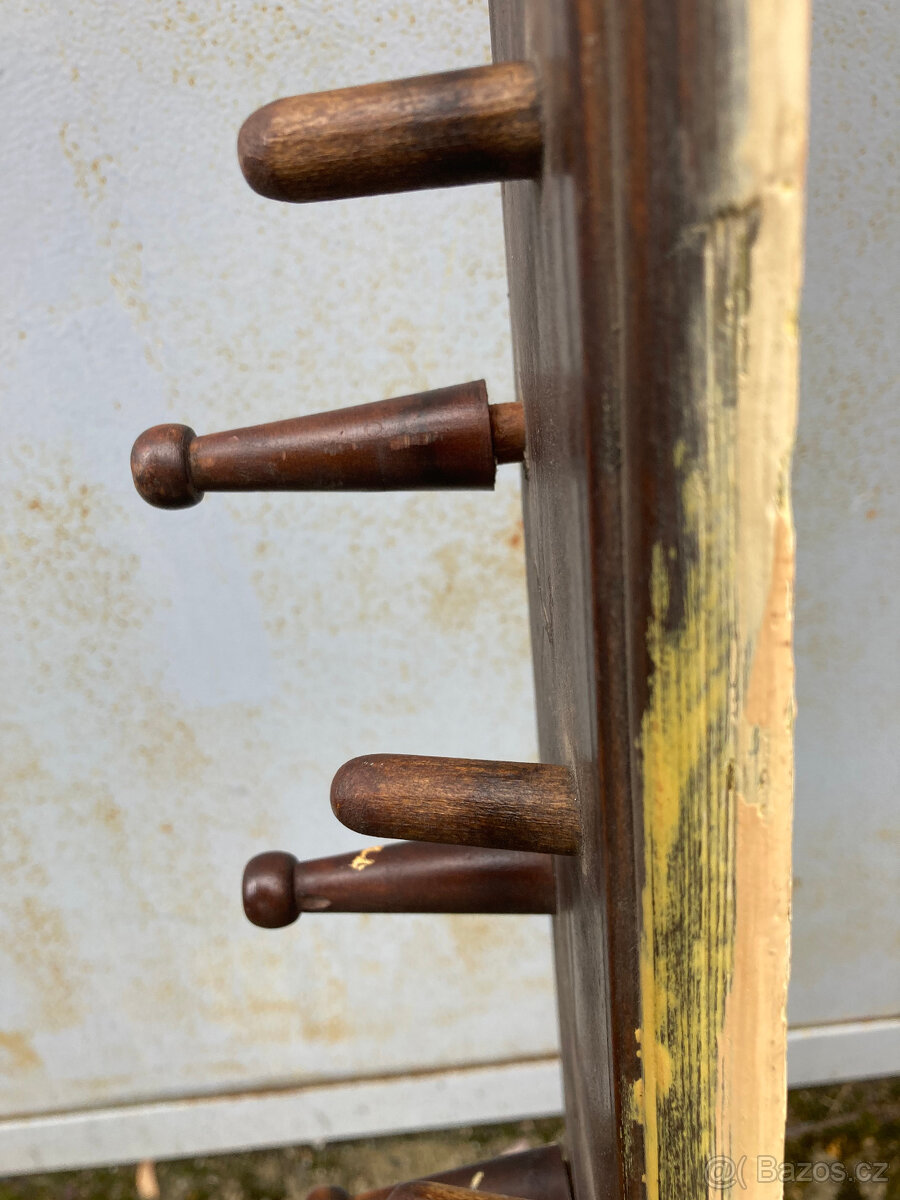 Věšák dřevěný nástěnný starožitný za 400 kč - 10