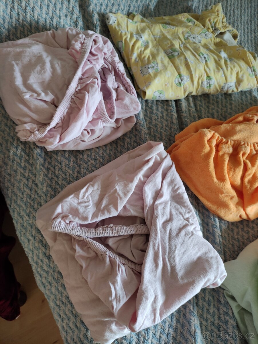 Matrace (nová) 60x120cm + 5x prostěradlo + mantinel - 10