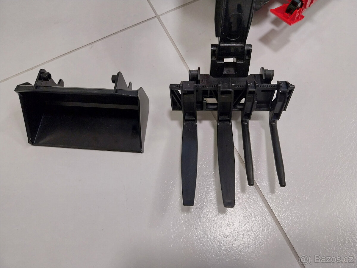 Bruder Manitou teleskopický nakladač s vídlemi a lžící - 10