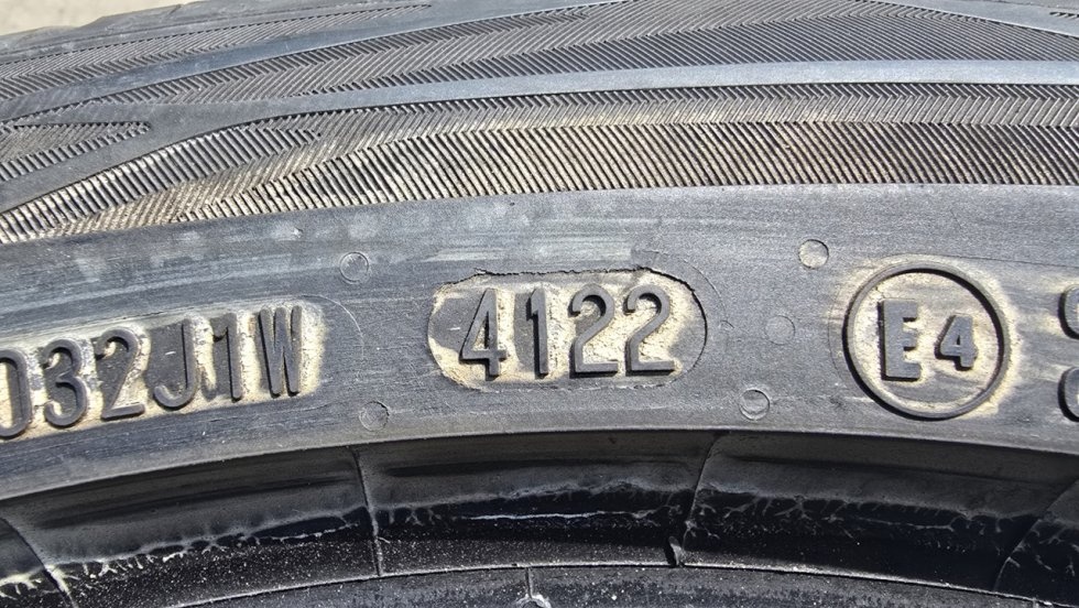 Letní pneu 245/40/19 Continental - 10