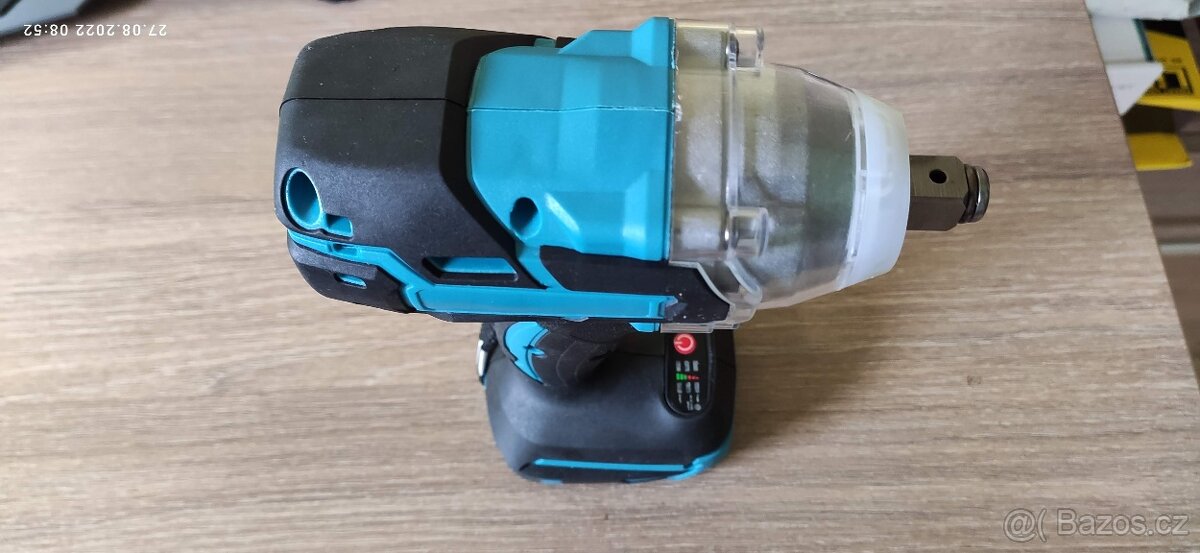 Aku rázový utahovák 1/2" 18V 250Nm - sleva - 10