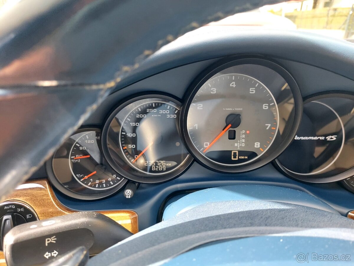 Porsche 970 Panamera 4S - 10