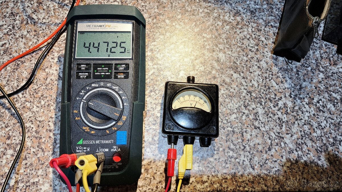 Ruční analogový voltmetr AC/DC 0-6V, 0-300 V - 10