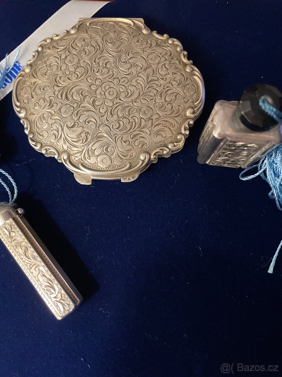 STŘÍBRNÁ souprava,pudřenka flakon a rtěnka,puncováno - 10