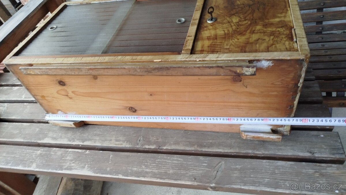 Dřevěná skříňka - 10