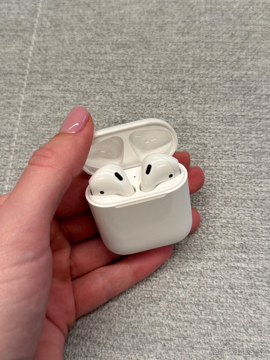 AirPods 2.generace - 10