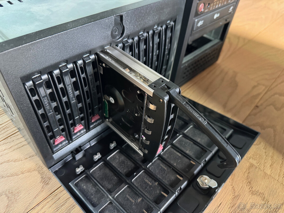 Supermicro X8DAH, 2x Xeon X5550, 12Gbram - 10