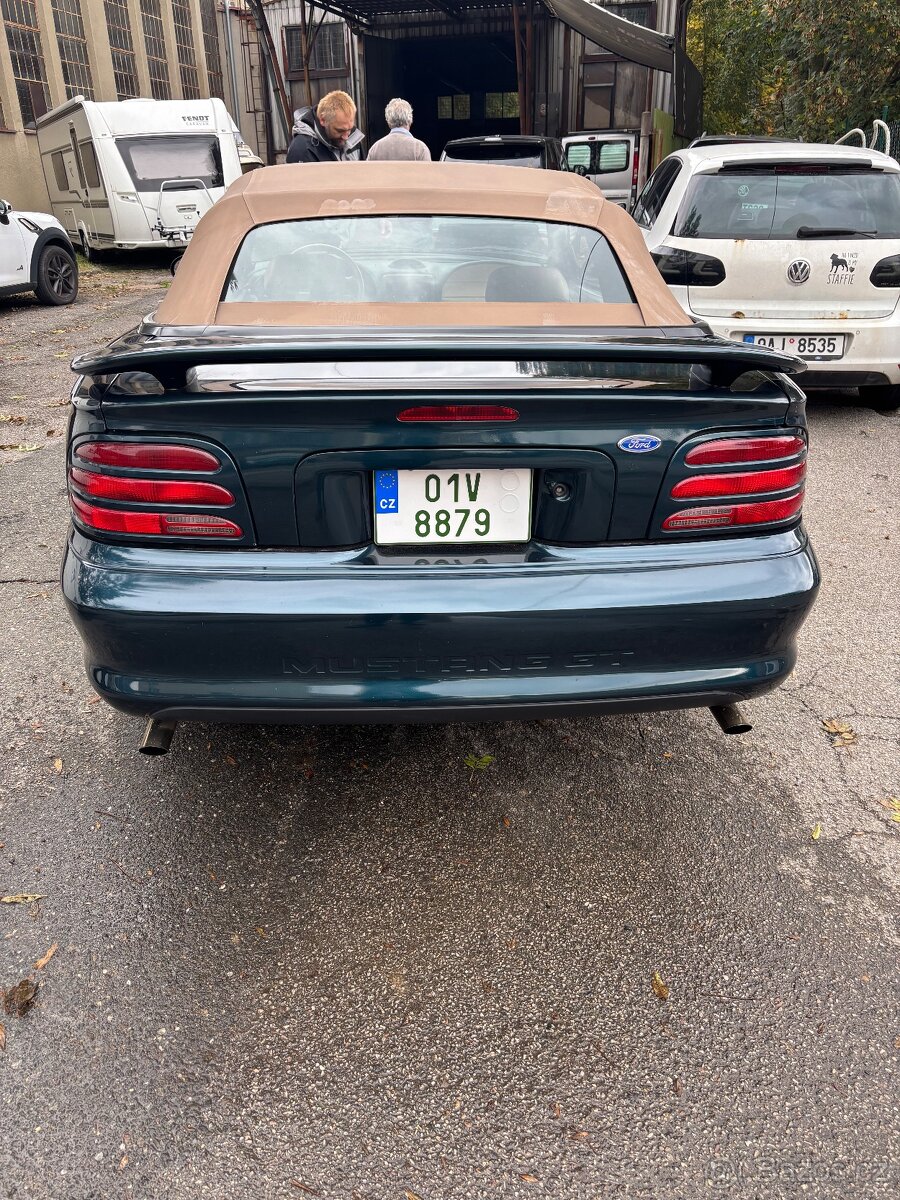 Ford Mustang GT Convertible - 10