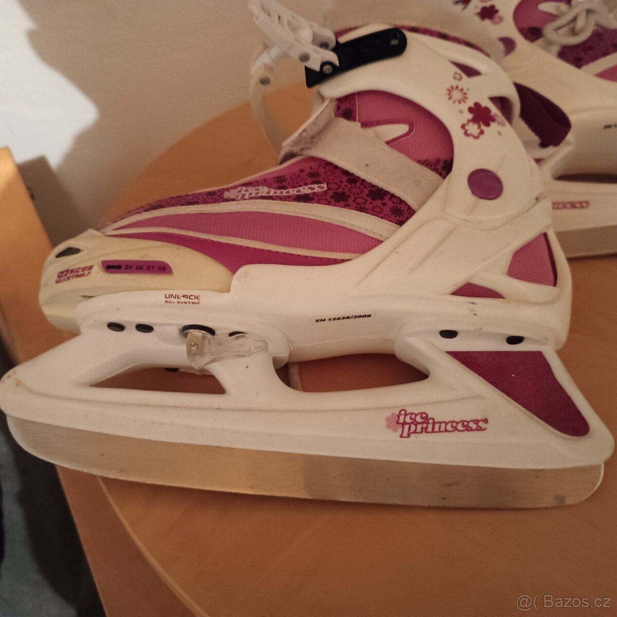 Prodám nevyužité dívčí brusle vel.35-38 - 10