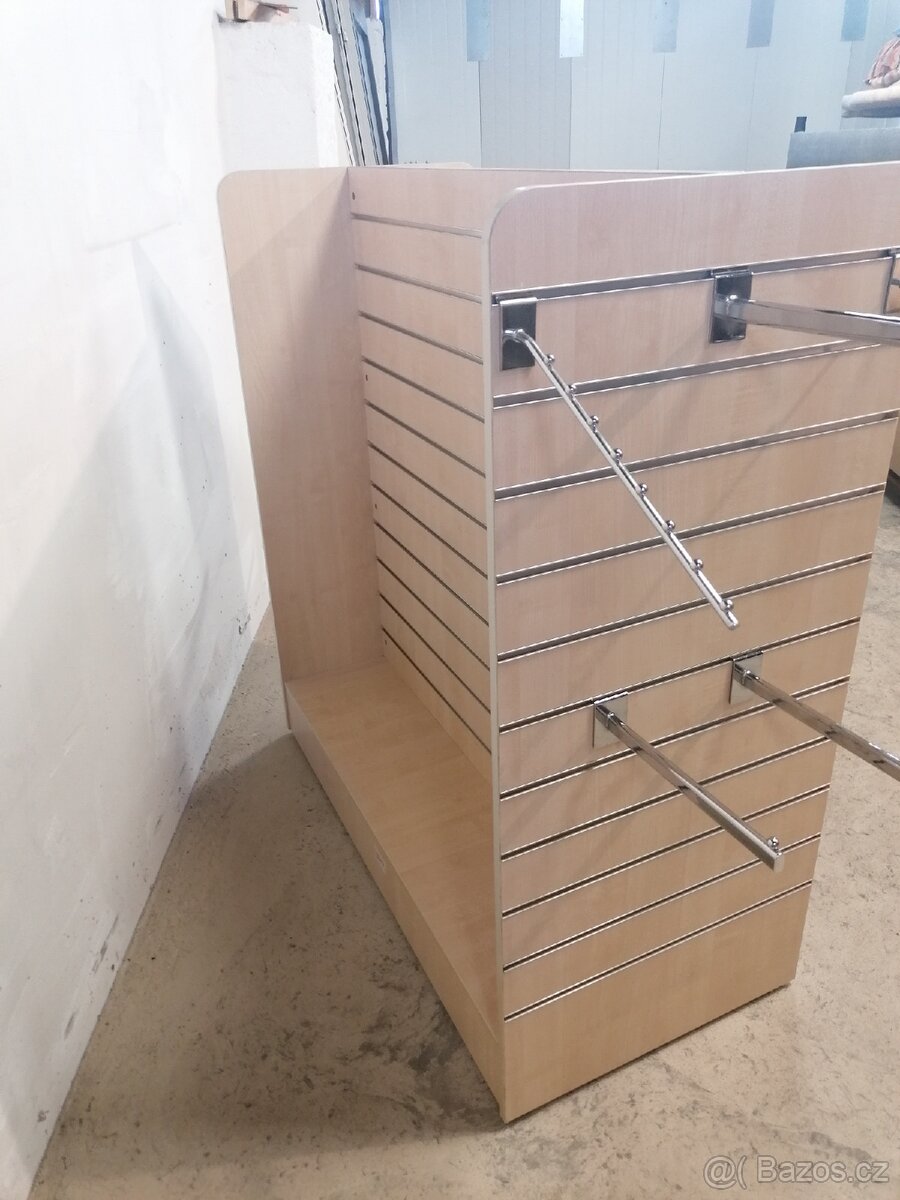 Prodejní 4 straný regál na kolečkách - 10