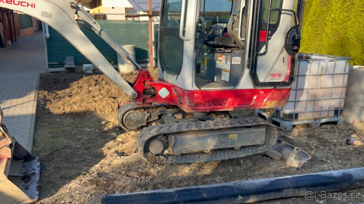 Minibager Takeuchi tb216 - 10