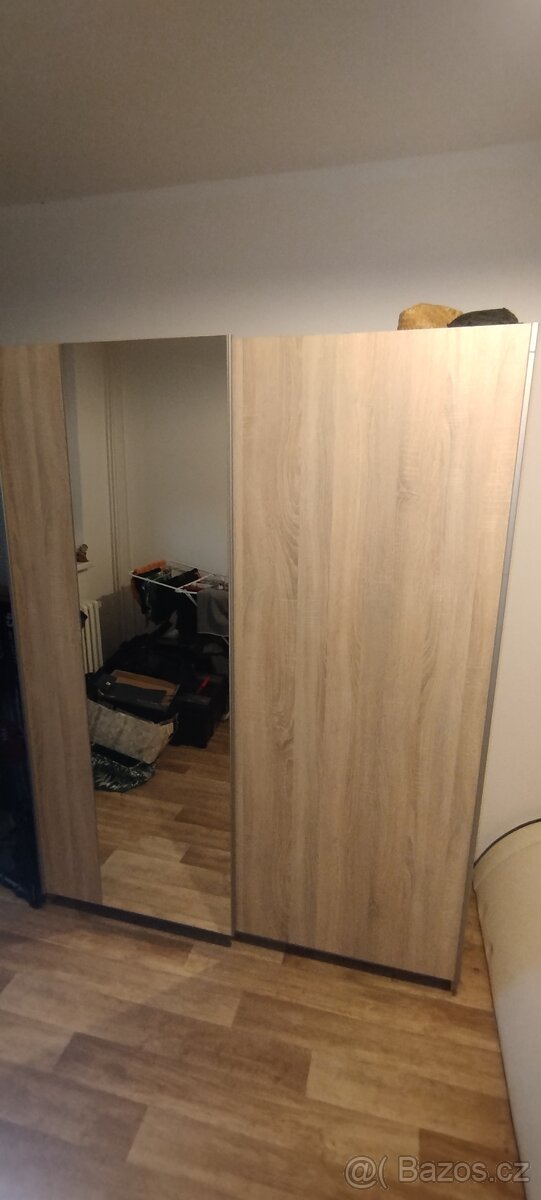 Šatní skříň a obývací stěna - 10