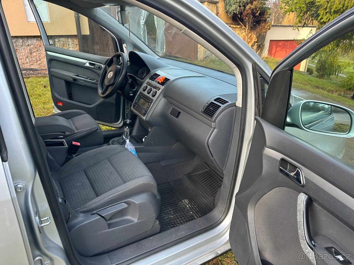Volkswagen Touran 2.0 benzín, 110 kW, 2004 - 10