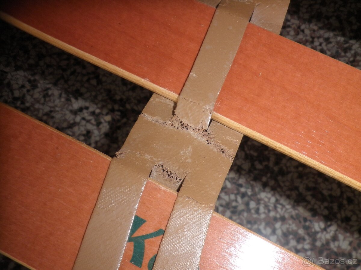 Dřevěná manželská postel s rošty - 10