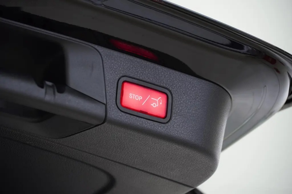 Mercedes-Benz GLB, 200D,4Matic,ČR,AMG,DPH,Kamera - 10