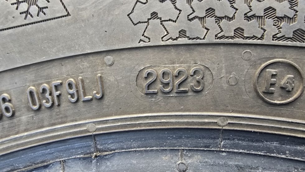 Zimní pneu 195/65/15 Continental - 10