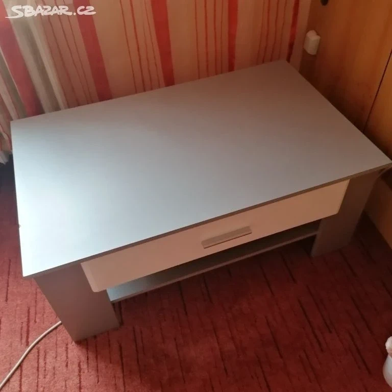 Moc pěkný stoleřek se šuplíky - 10