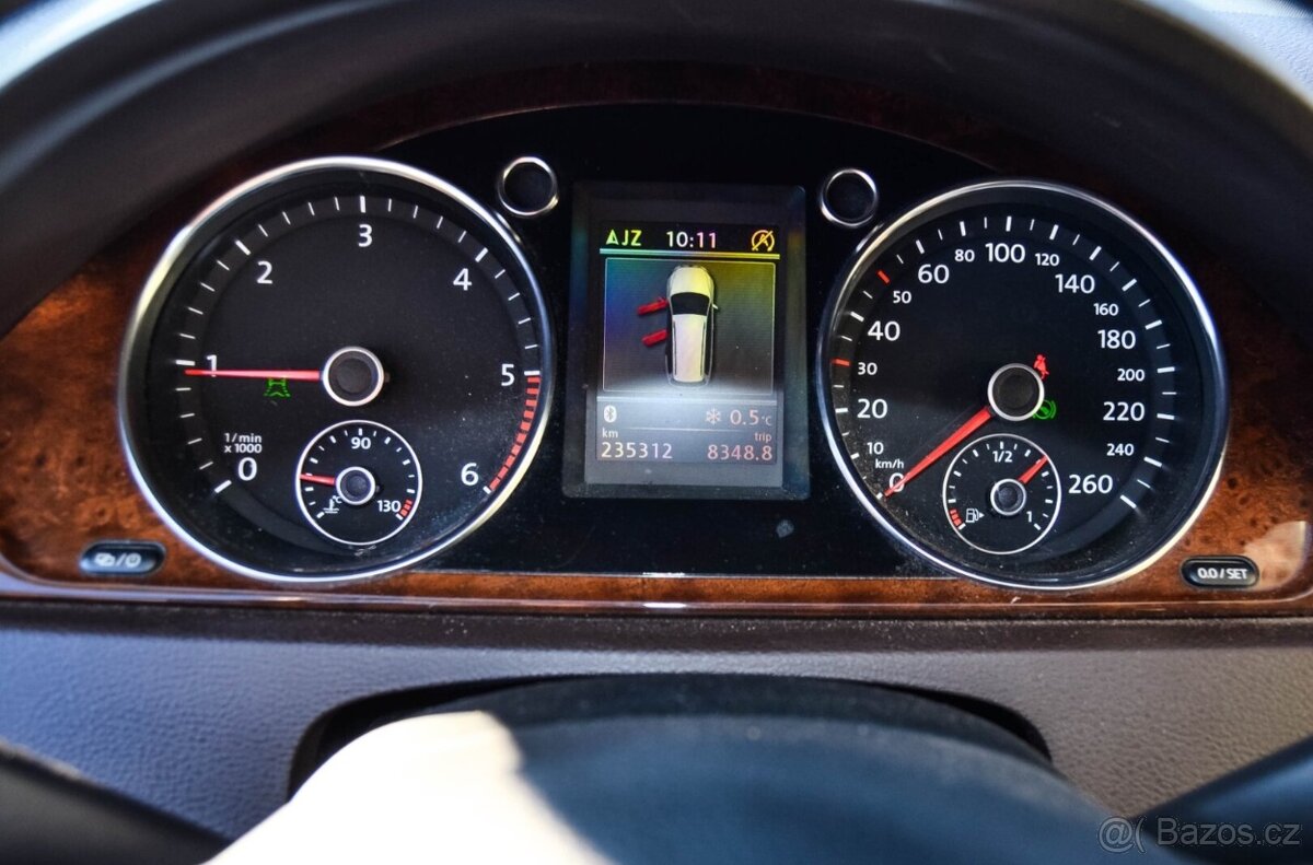 Volkswagen Passat Variant 2.0 TDI BMT Highline DSG - 10