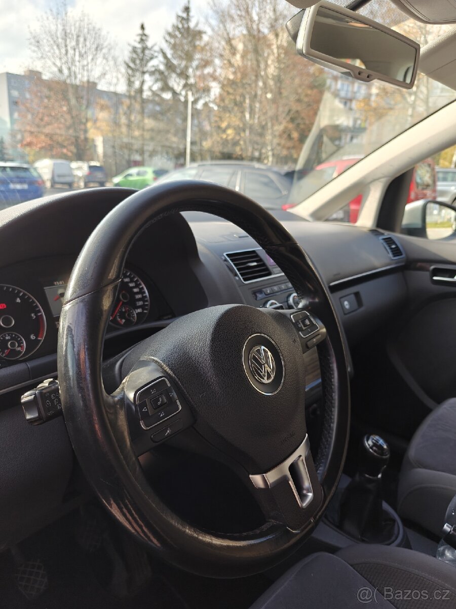 Volkswagen Touran 2.0tdi - HIGHLINE-ČR - 10