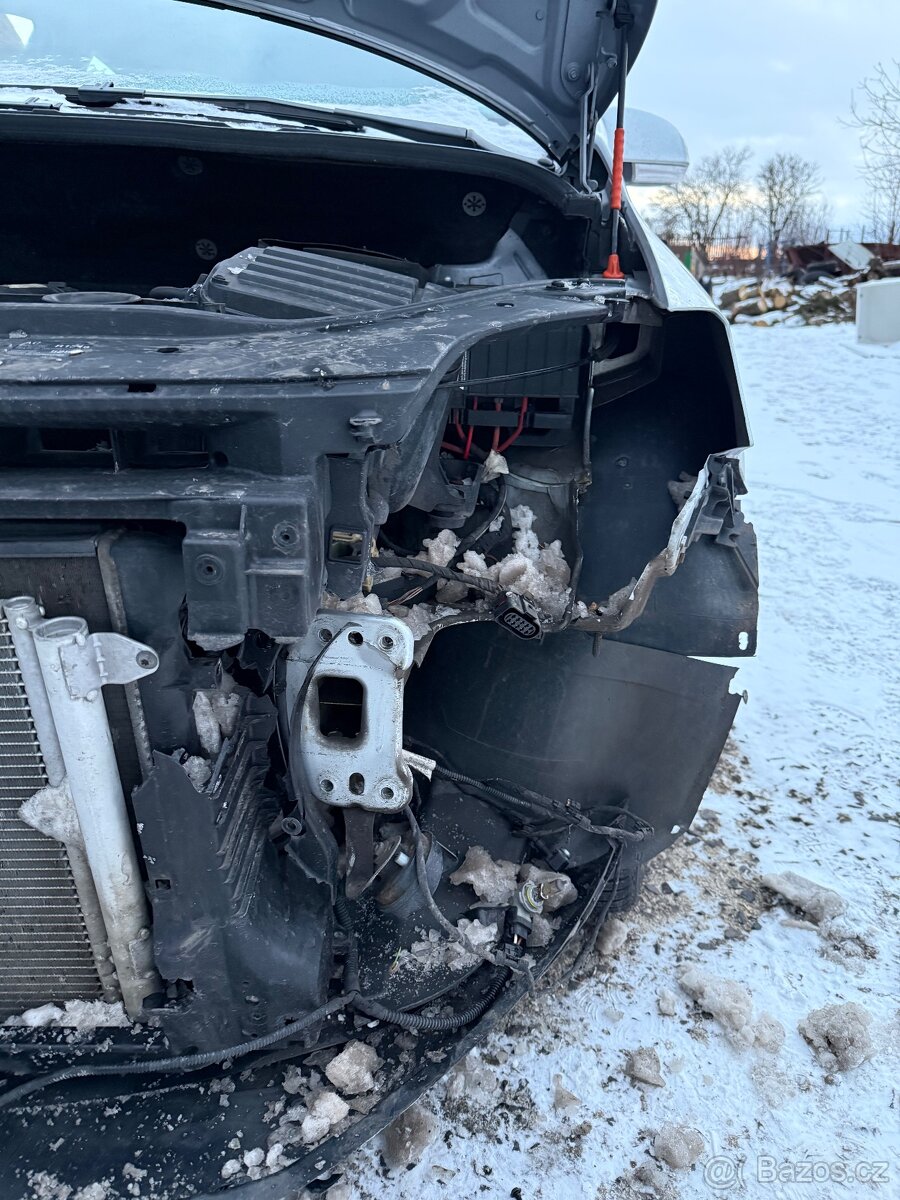 Golf 6 plus 2010 1.2 tsi bouraný na předek - 10