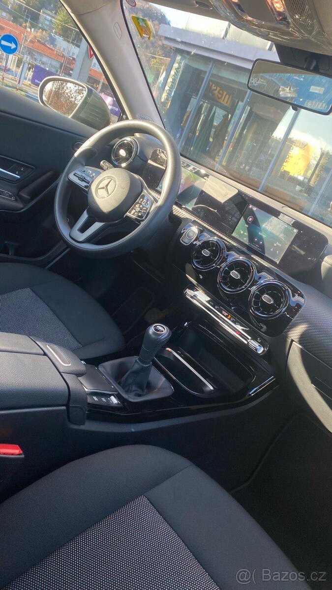 Mercedes Benz A180 sedan 2020 - 10