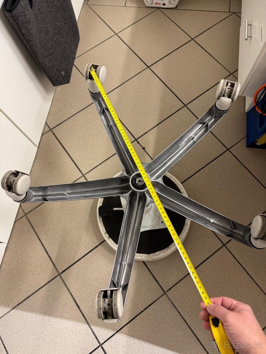 Zdravotní profesionální otočné židle, kožené. TOP STAV - 10