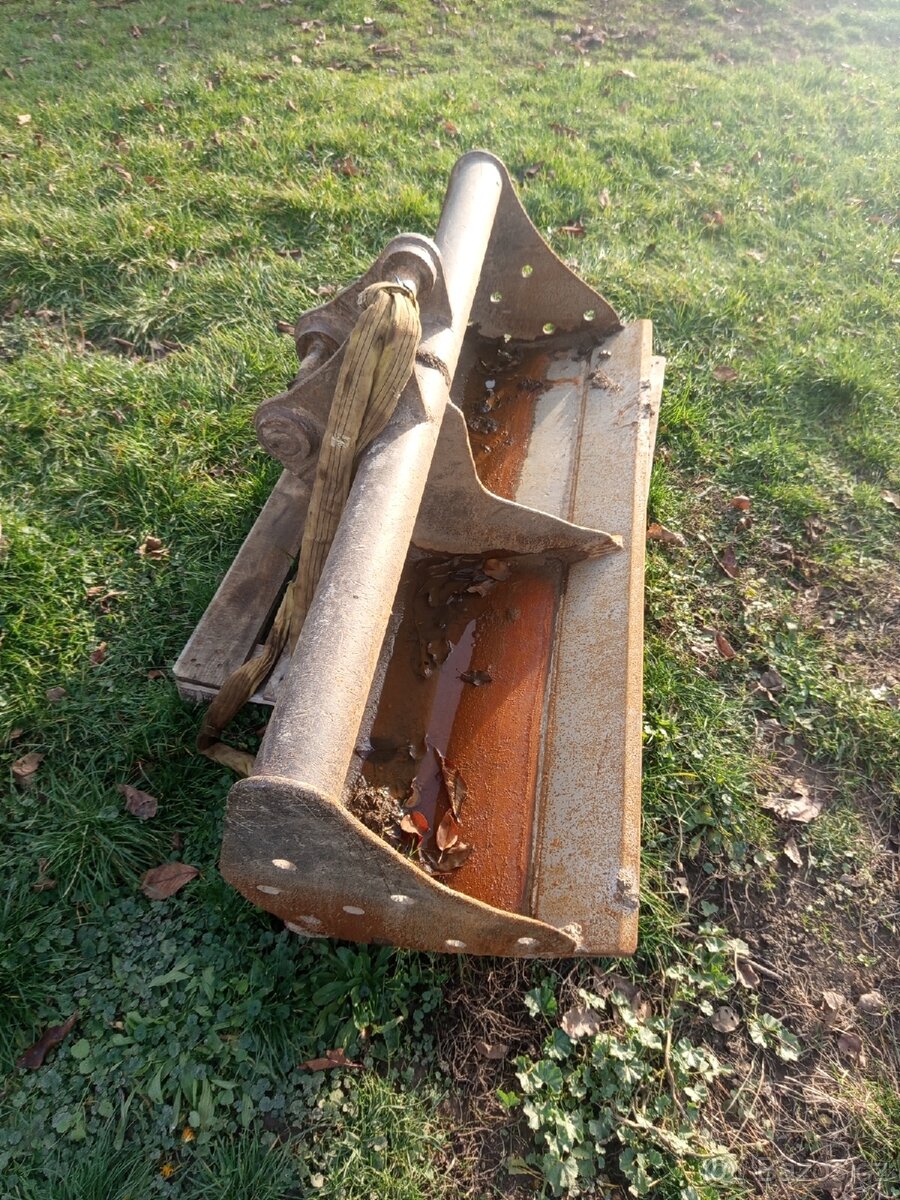 Prodám použité přídavné zařízení k bagru 5,5 t – lžíce + ryc - 10