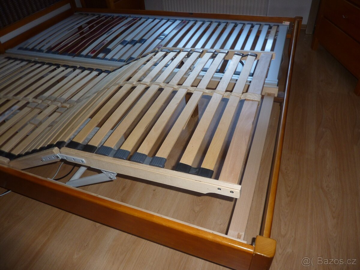 Dřevěná manželská postel 180 x 200 cm - 10