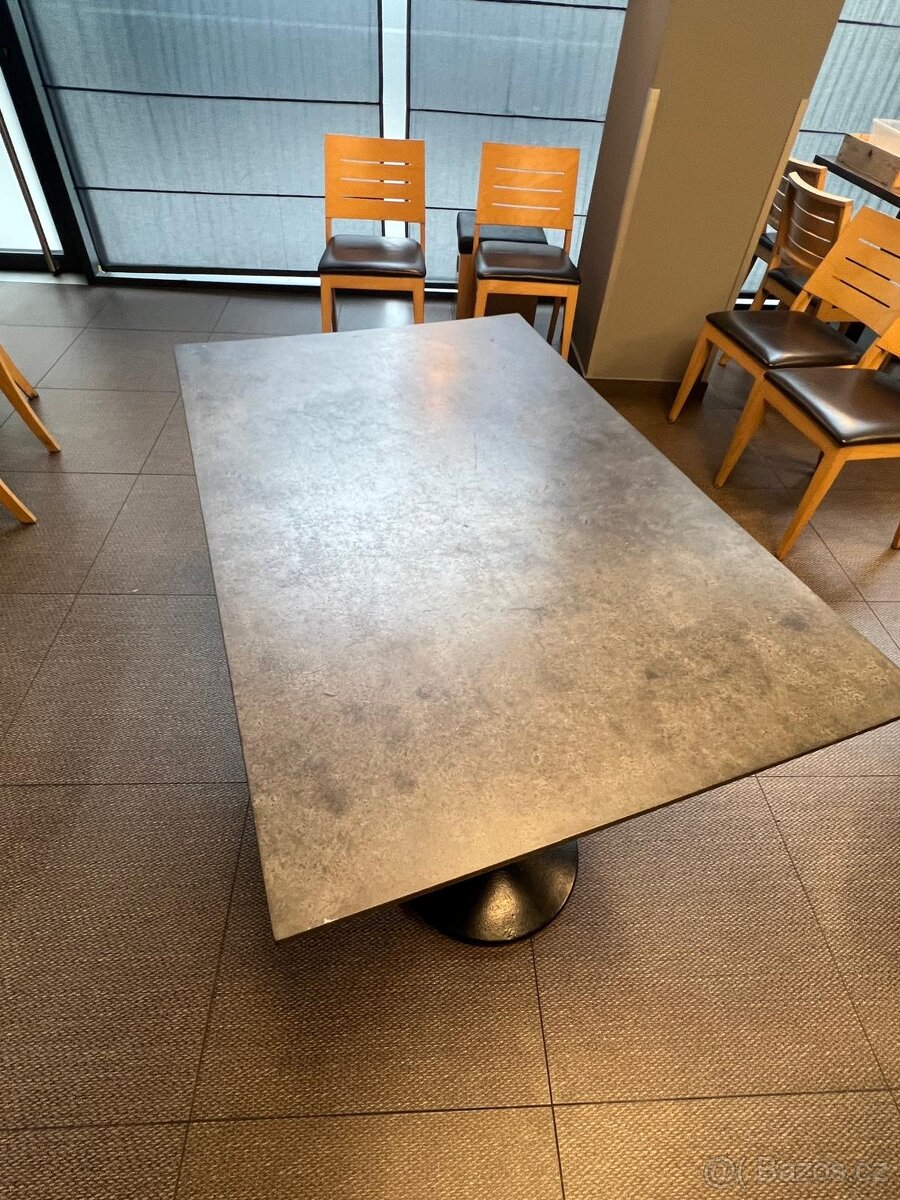 Dřevěný stůl - 10