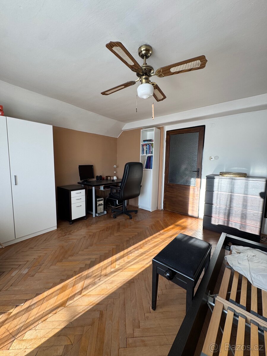 RD 736 m2 v okolí Loun - 10