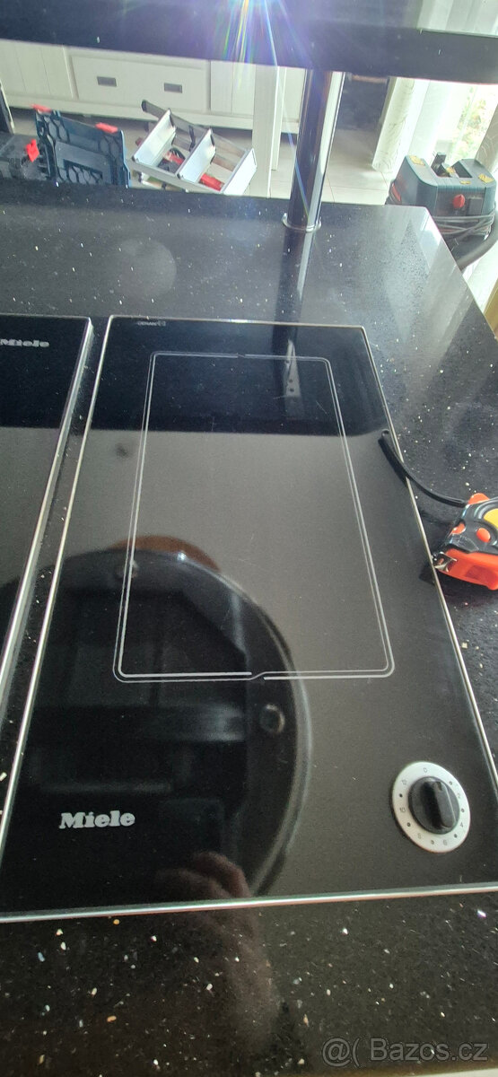 Kuchyňská linka s vest. spotřebiči whirpool a Miele - 10