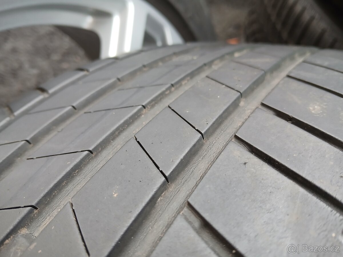 Prodám sadu ALU kol Alutec 235/50R19 letní - 10