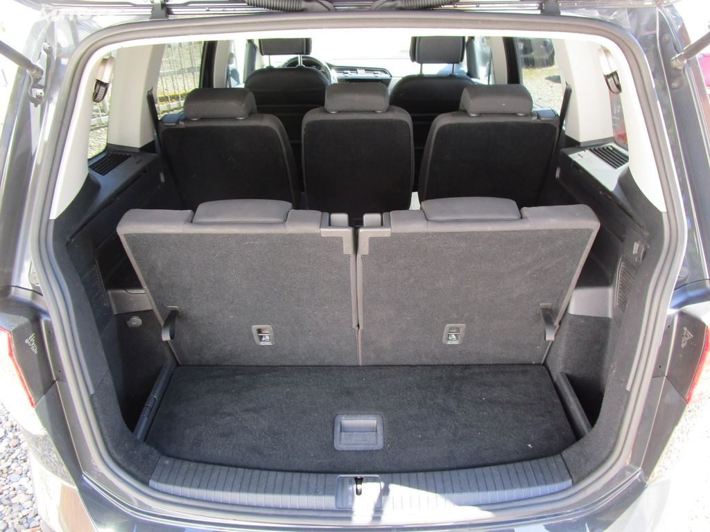 Volkswagen Touran, 1,5TSI-110KW-7-MÍSTNÝ-NOVÁ STK - 10