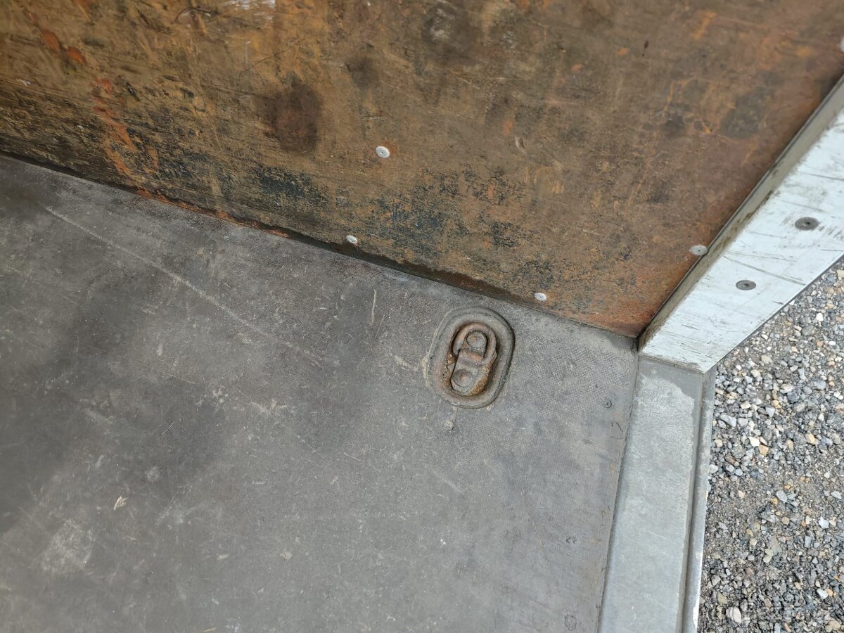 Skříňová nástavba 575cm, sklad, garáž, zahradní domek - 10