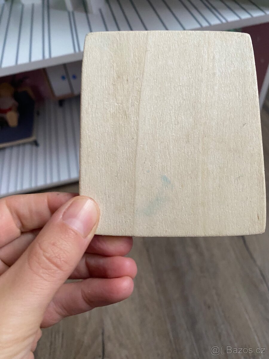 Dřevěný domeček pro panenky - 10