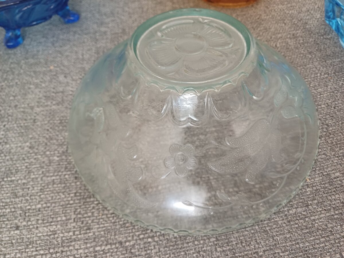 Skleněné mísy a tacy - 10