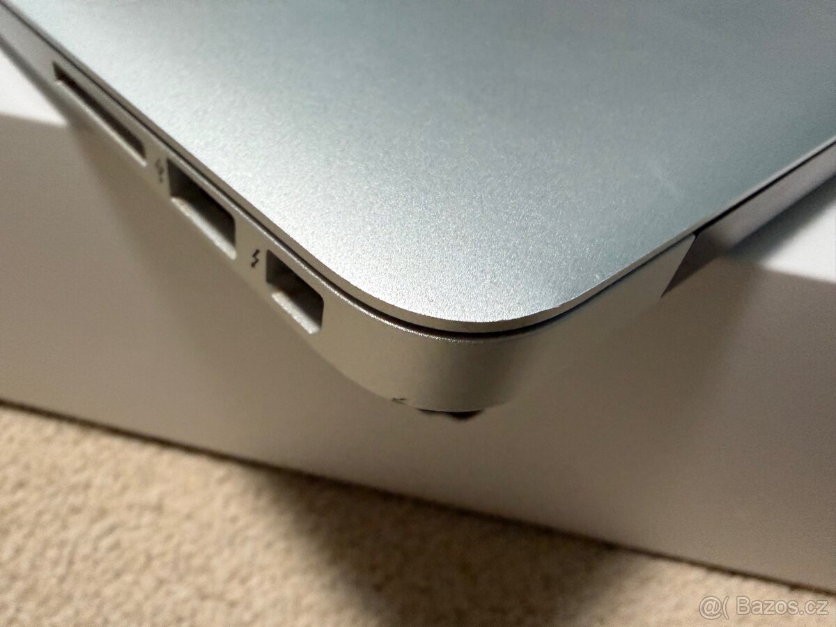 MacBook Air 13” 2015 / i5 / 8GB / 128GB - 10