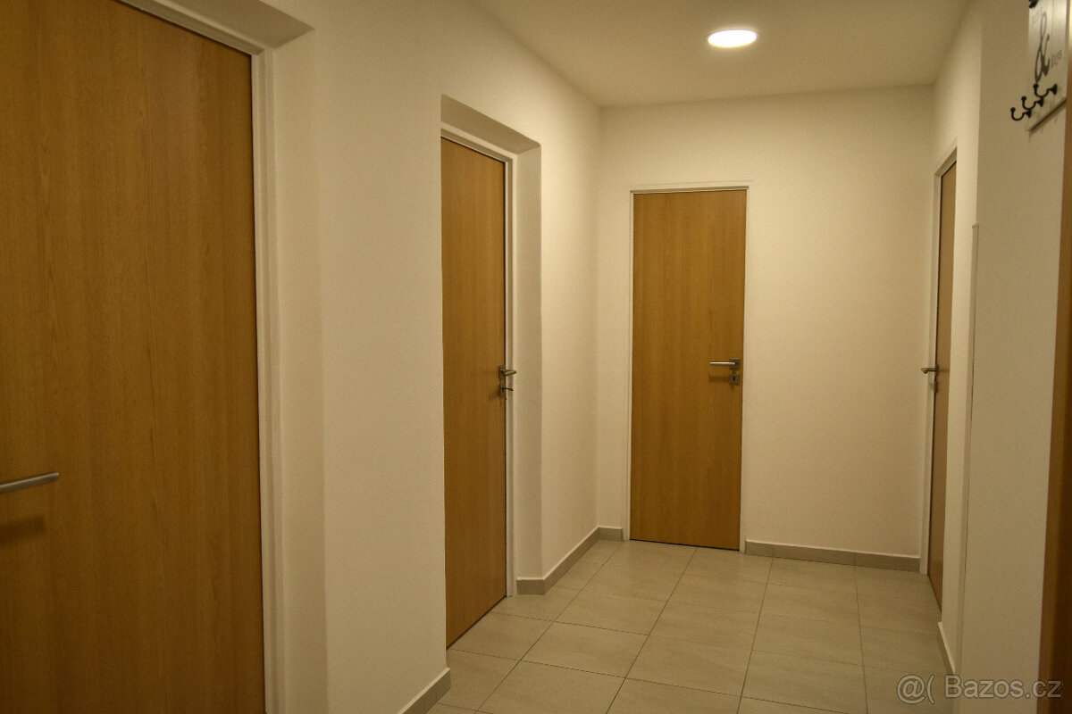 Náchod - pronáme bytu 3+1 s lodžií - 10
