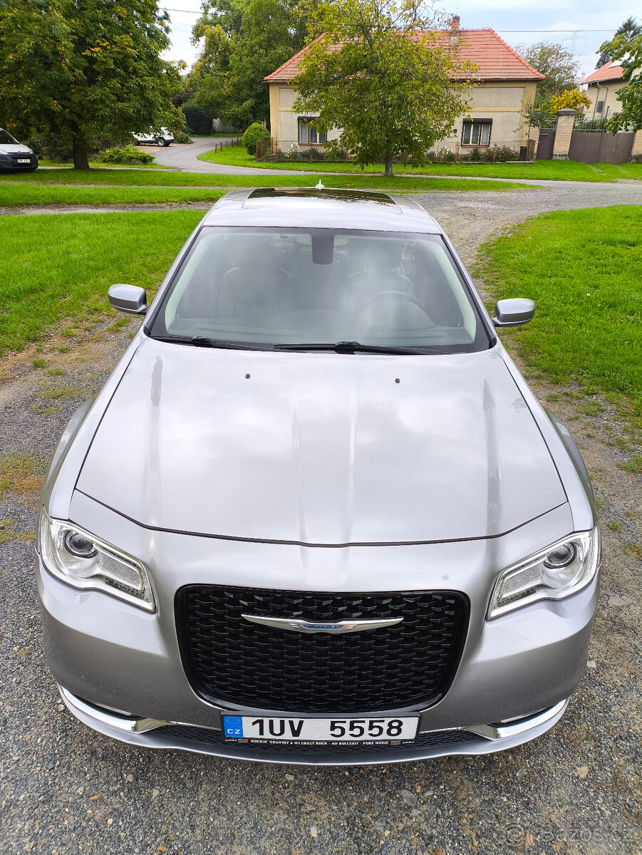 Chrysler 300C, r.v. 2016, 3,6i AWD Limited na prodej. - 10