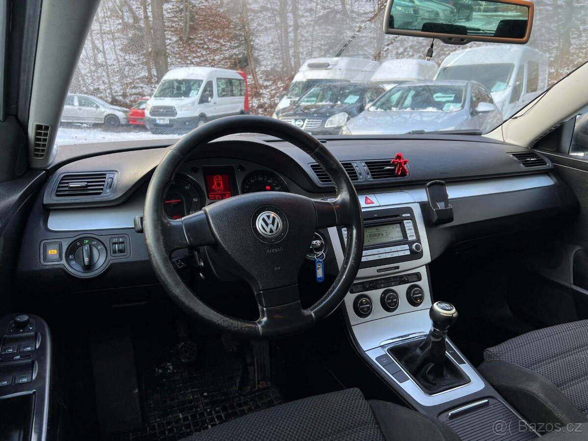 Volkswagen Passat Combi 2.0 TDI 103kW STK 9/27 klima tažné - 10
