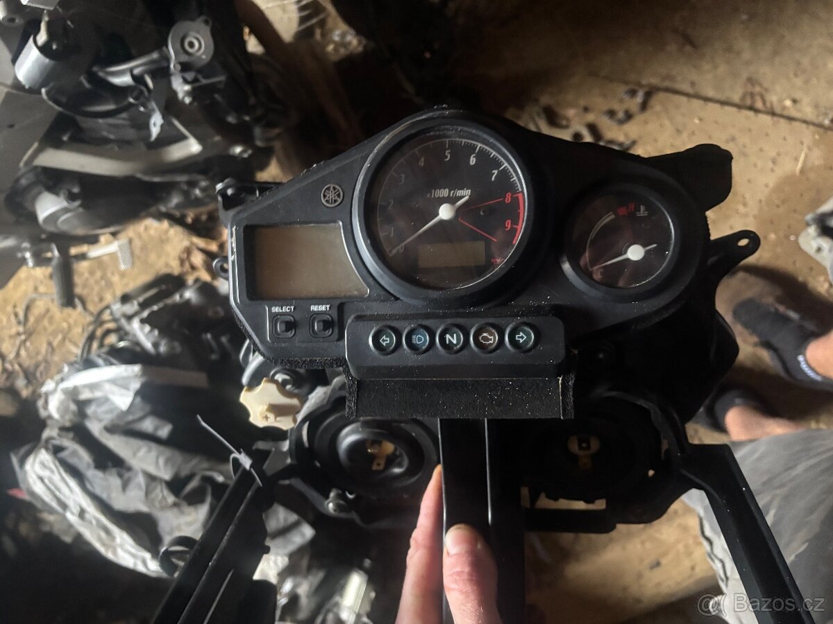 Rozprodam Yamaha TDM 900 01-13 na nahradni dily - 10