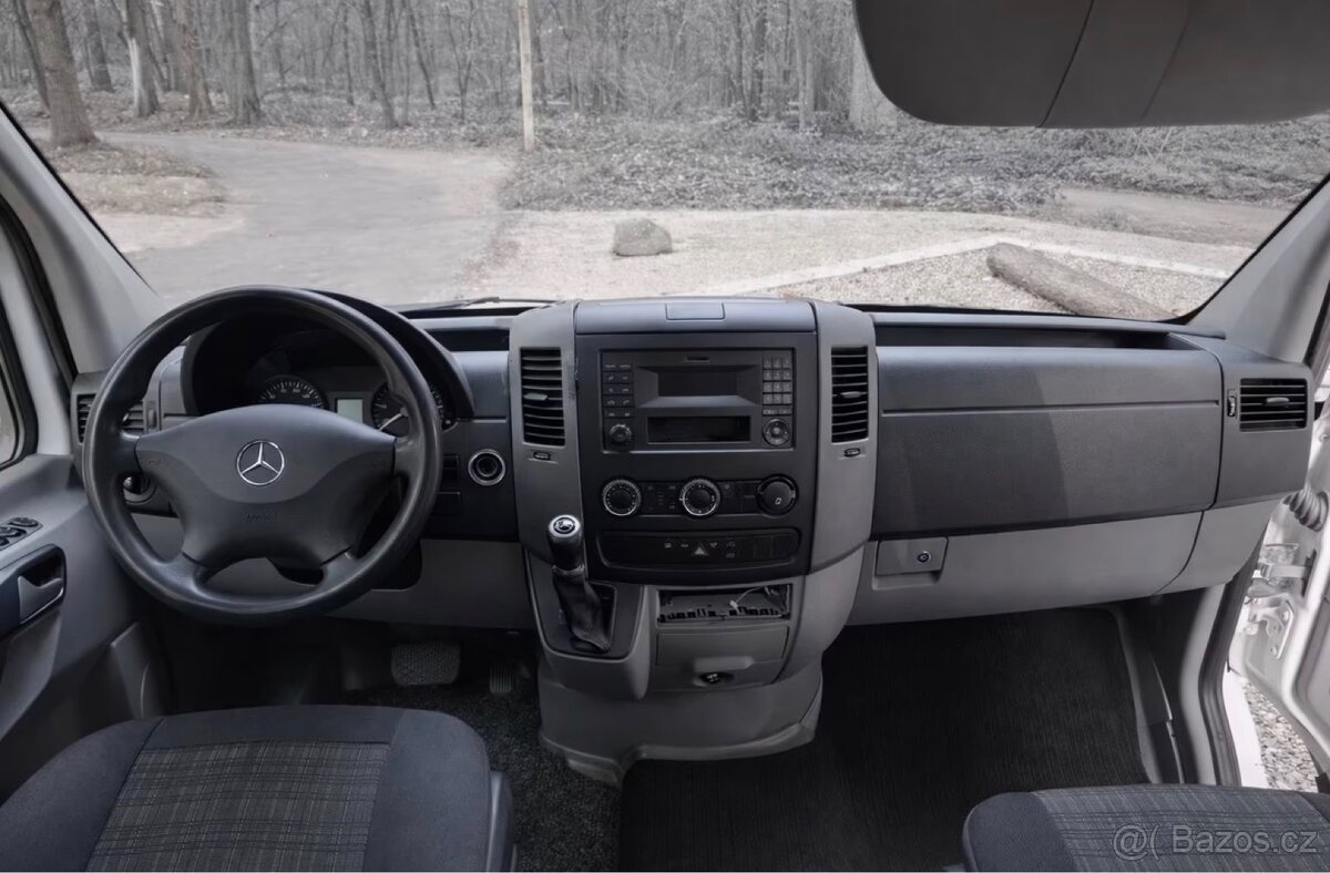 Mercedes-Benz Sprinter - 10